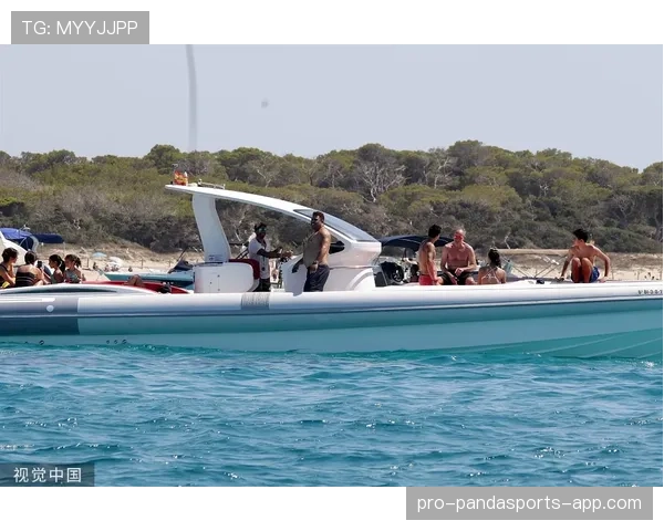 C罗又在游艇发早餐照，我还在纠结月租，这天壤之别看着就绝望