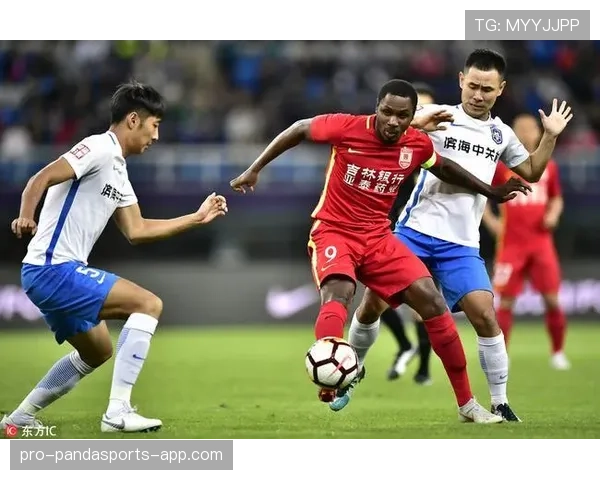 福法纳核心中场关键战前插送直塞持续撕开防线 福法纳核心中场关键战前插送直塞持续撕开防线
